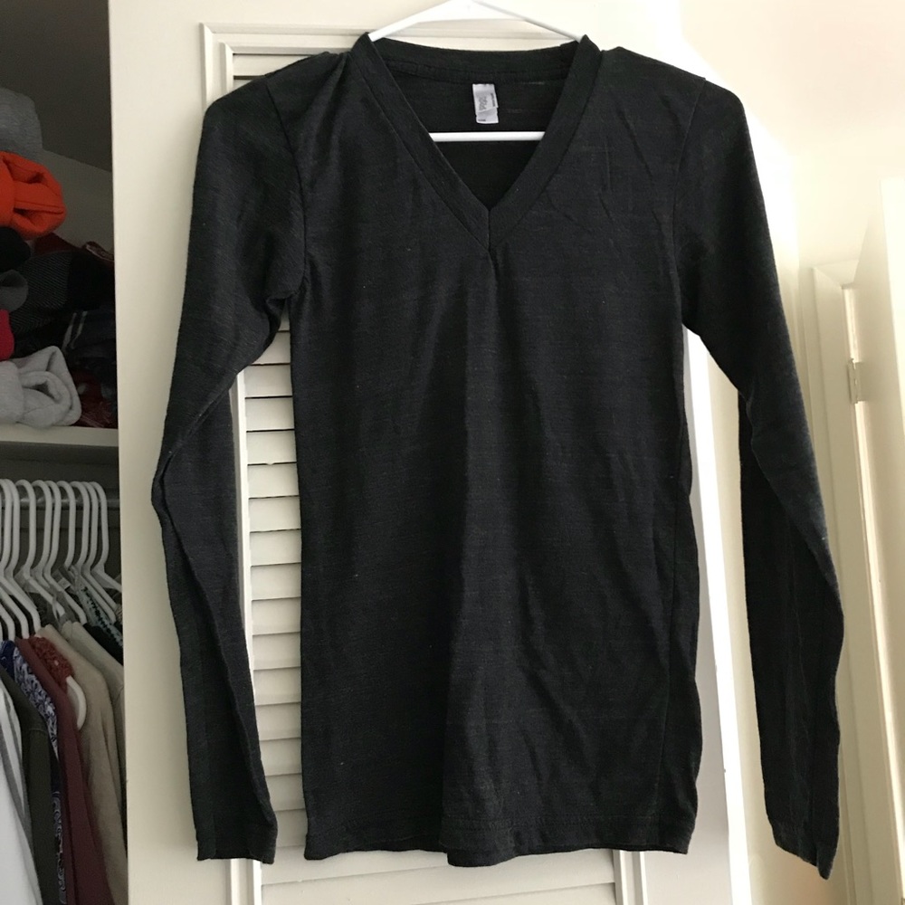 Charcoal gray long sleeve vneck tee